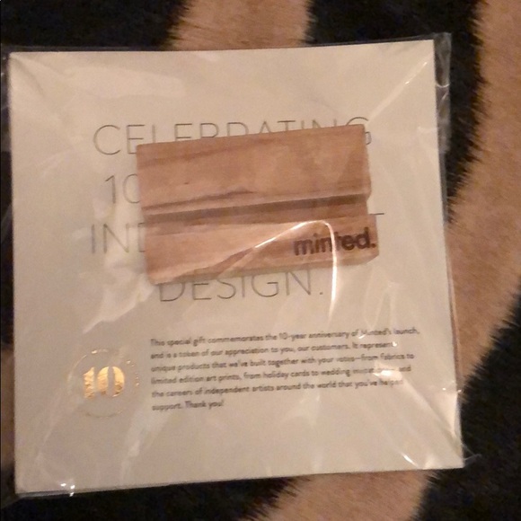 Minted 12 month 2019 Calendar with Wooden Stand - Picture 6 of 6